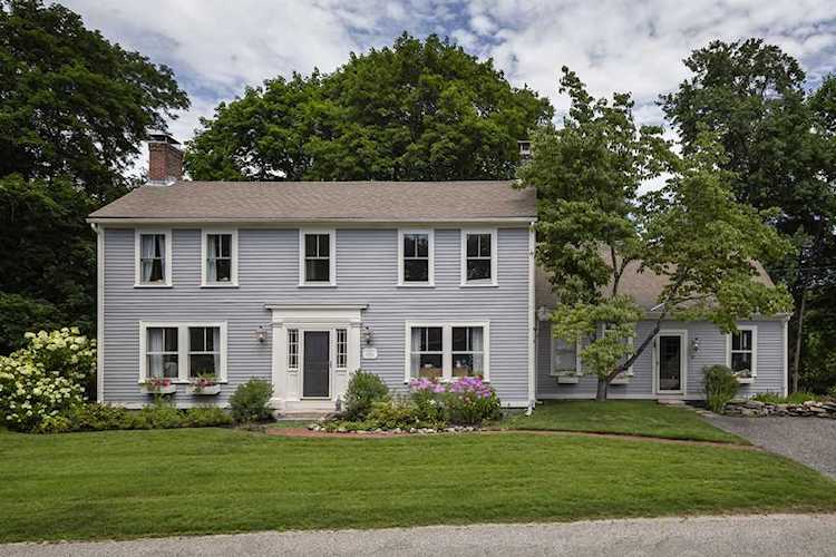 21 Richards Rd Southborough, MA 01772