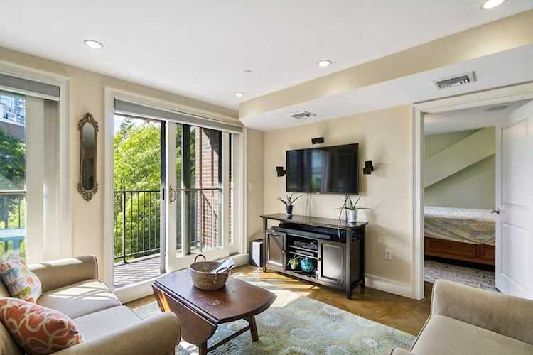 64 Salem St #5R Boston, MA 02113