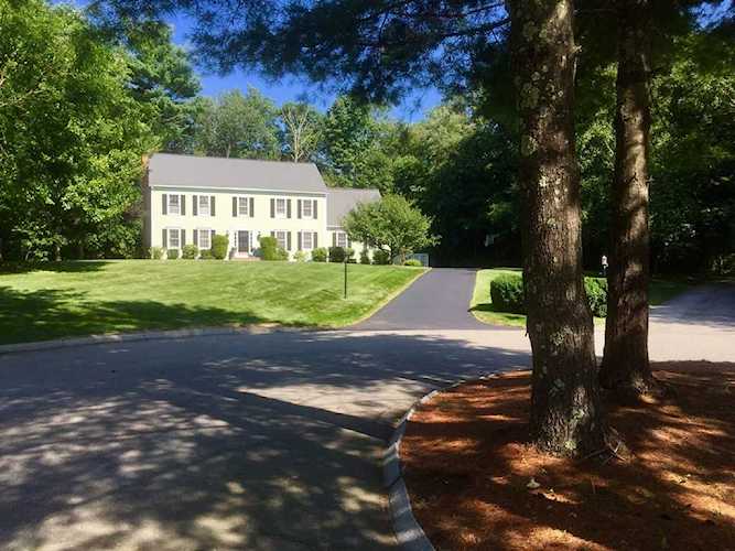 4 Boswell Ln Southborough, MA 01772