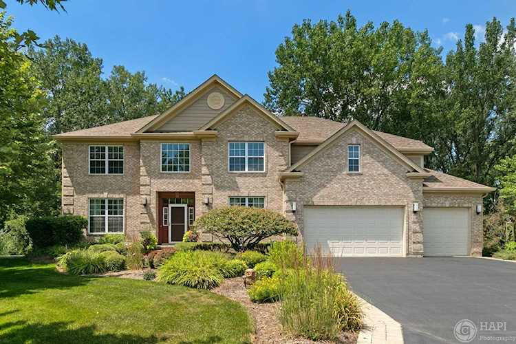 264 Red Oak Ct Island Lake, IL 60042