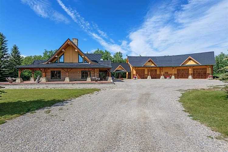 10092 271 Ave De Winton, AB T1S 3M5