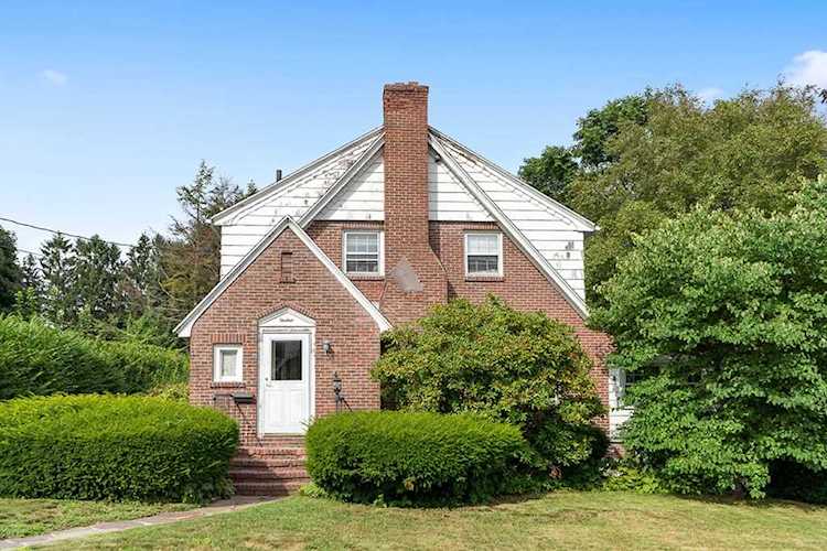 19 Saint James Rd Shrewsbury, MA 01545