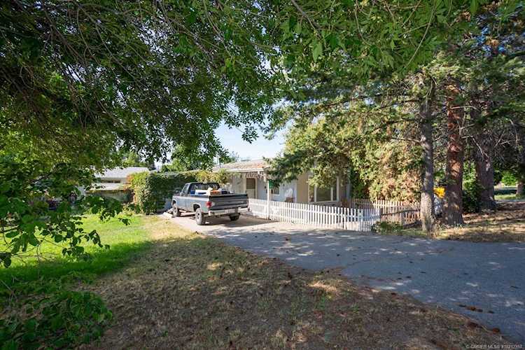 2417/2419 Bering Road West Kelowna, BC V4T1P3