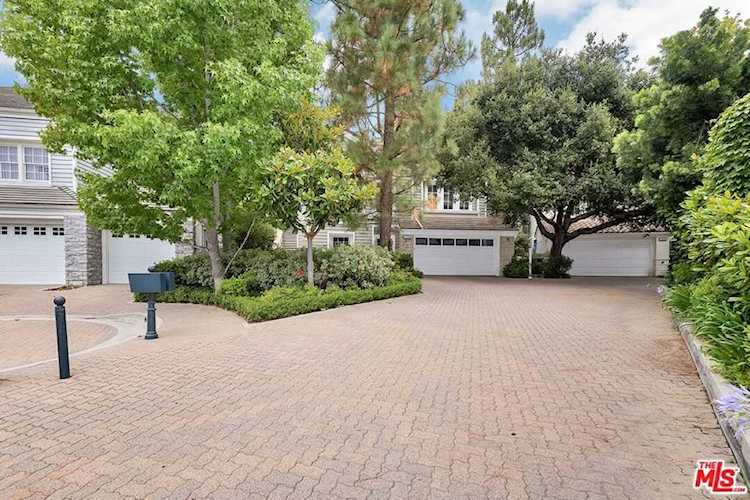 2490 Devonport Lane Los Angeles, CA 90077