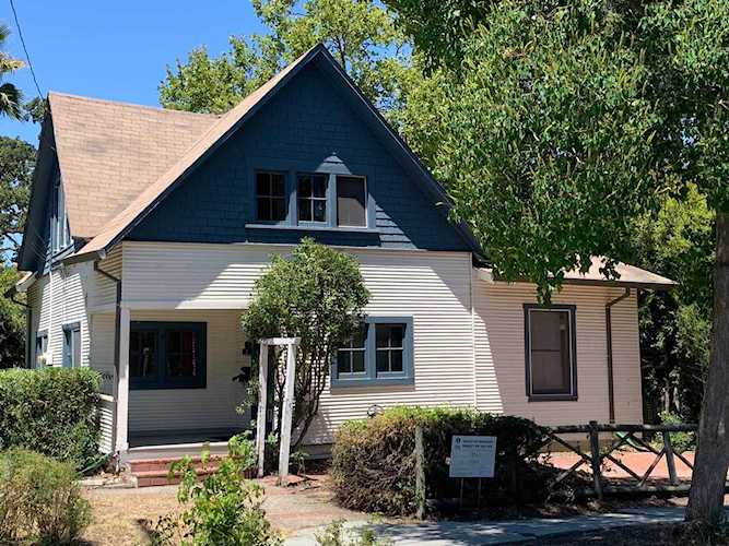 1082 College Ave Palo Alto, CA 94303