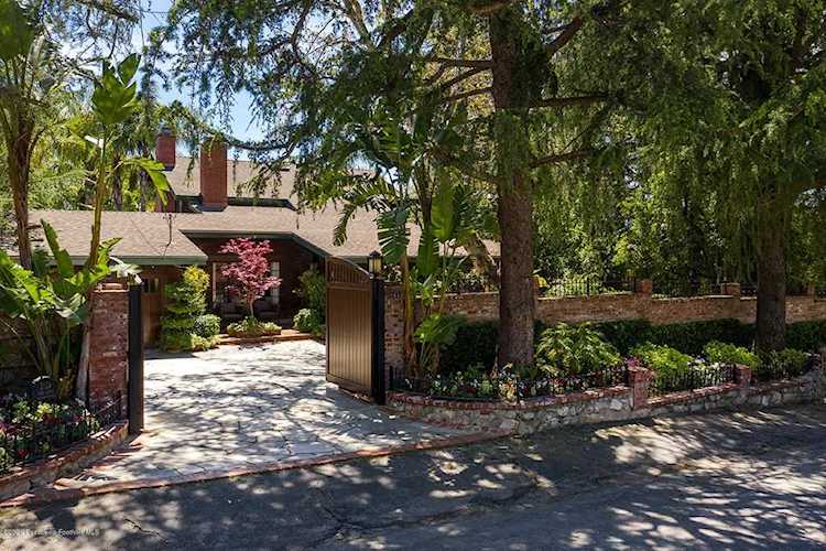 2126 Cross Street La Canada Flintridge, CA 91011