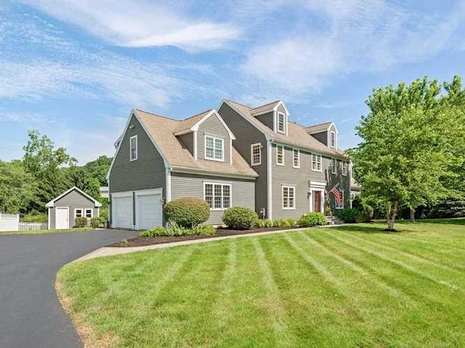 5 Woodchuck Hill Rd Shrewsbury, MA 01545