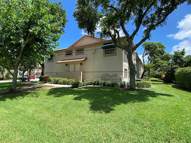 6723 Via Regina #11 Boca Raton, FL 33433