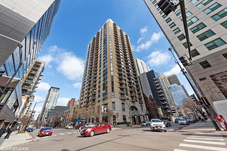 70 W Huron St #2003 Chicago, IL 60654 | MLS 10797341 Photo 1