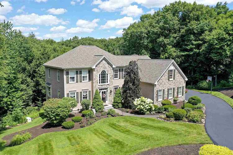 45 Barrington Dr Bedford, NH 03110