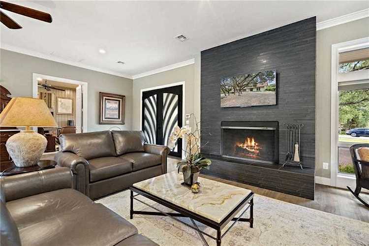 1 Gentlebrook Bnd The Hills, TX 78738