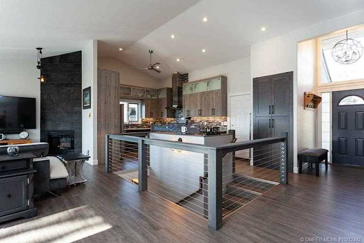2397 Nahanni Court Kelowna, BC V1V1N1