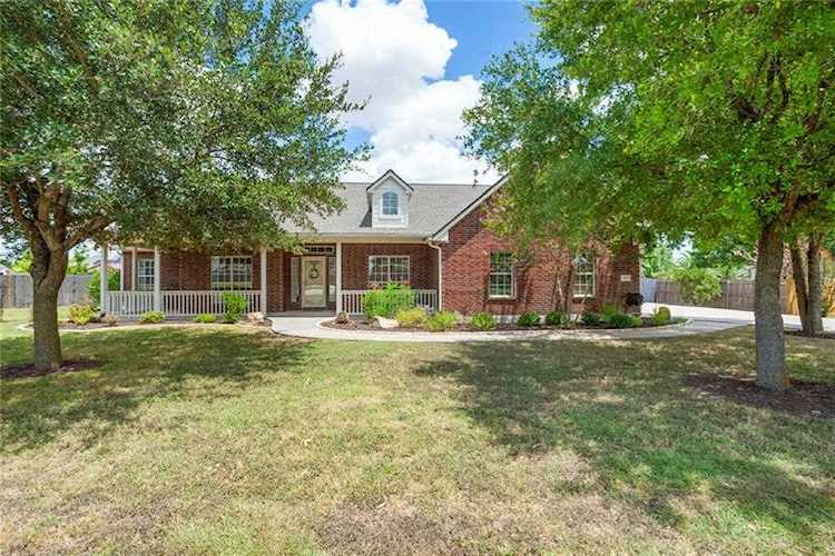 105 San Jacinto Hutto, TX 78634