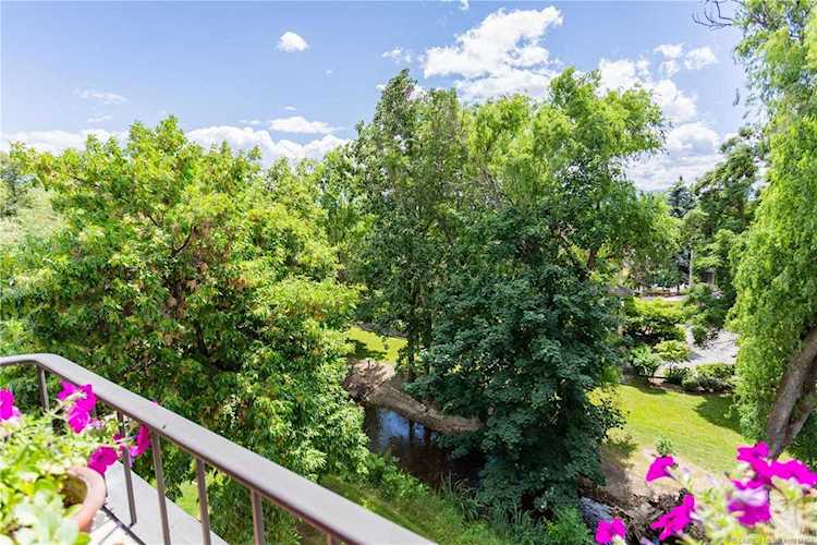 539 Sutherland Avenue Kelowna, BC V1Y5X3