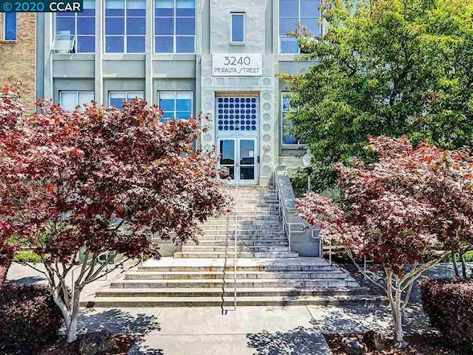3240 Peralta Oakland, CA 94608