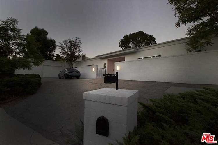 930 Linda Flora Drive Los Angeles, CA 90049