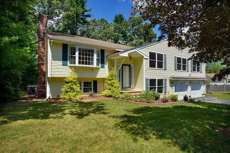 102 Drake Rd Burlington, MA 01803 | MLS 72700079 Photo 1