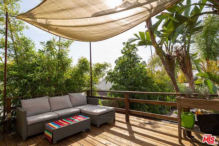 5050 La Roda Avenue Los Angeles, CA 90041