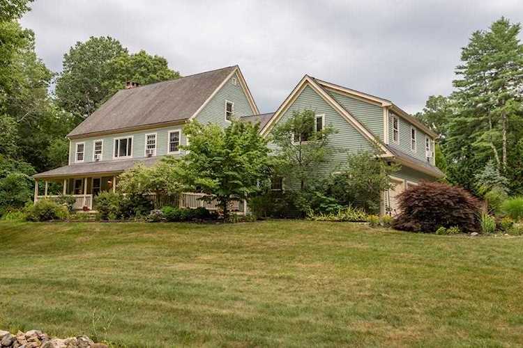 574 Elmwood Ave Uxbridge, MA 01569