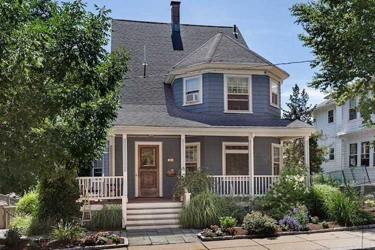 28 Ainsworth St Boston, MA 02131