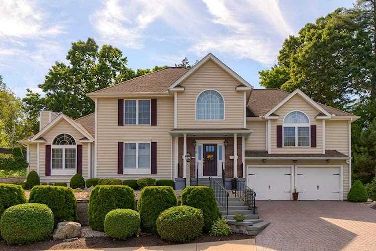 21 Lucey Drive (Dorothy E) Newburyport, MA 01950