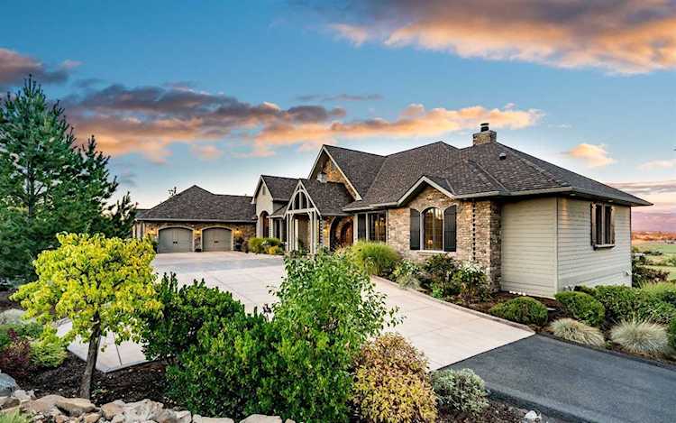 1932 Stevens Rd Eagle Point, OR 97524