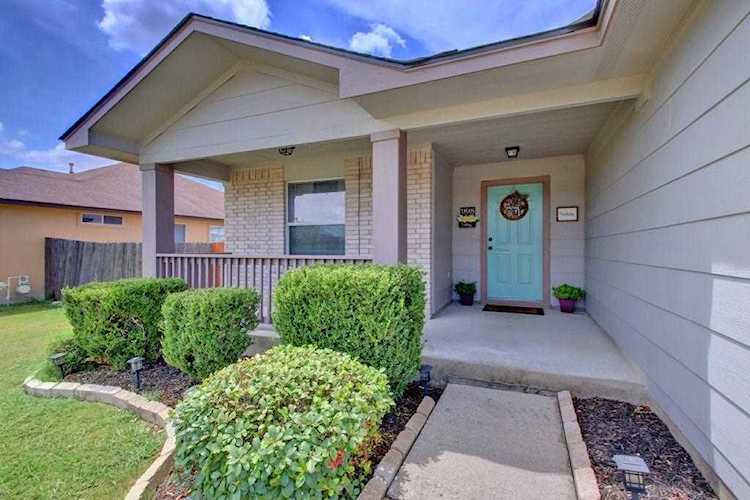 908 Stewart Dr Hutto, TX 78634