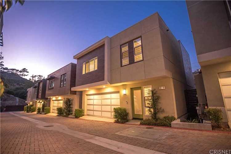 2768 Wright Lane Hollywood Hills, CA 90068