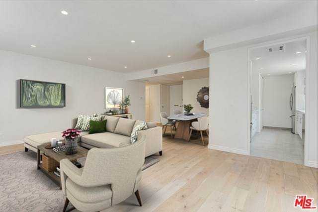 152 S Oakhurst Drive #101 Beverly Hills, CA 90212