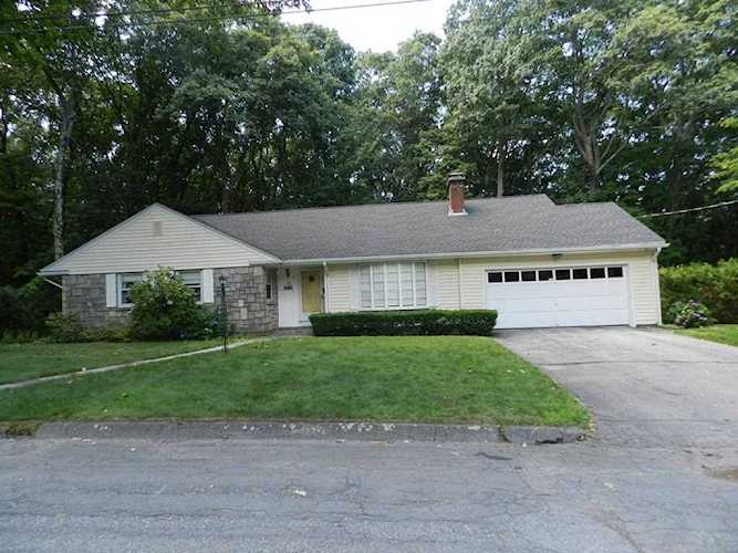 45 Colton Ln Shrewsbury, MA 01545