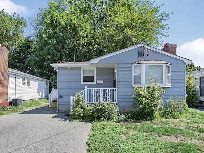 28 Meade Rd Waltham, MA 02451