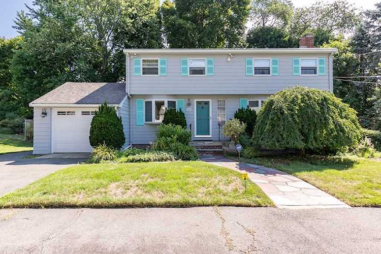 55 Fairview Ave Lynnfield, MA 01940