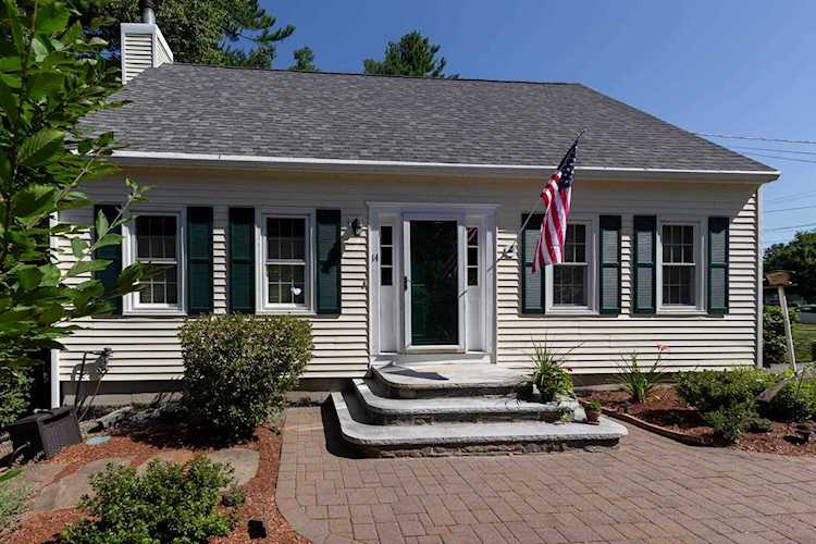14 Brinton Dr Nashua, NH 03064
