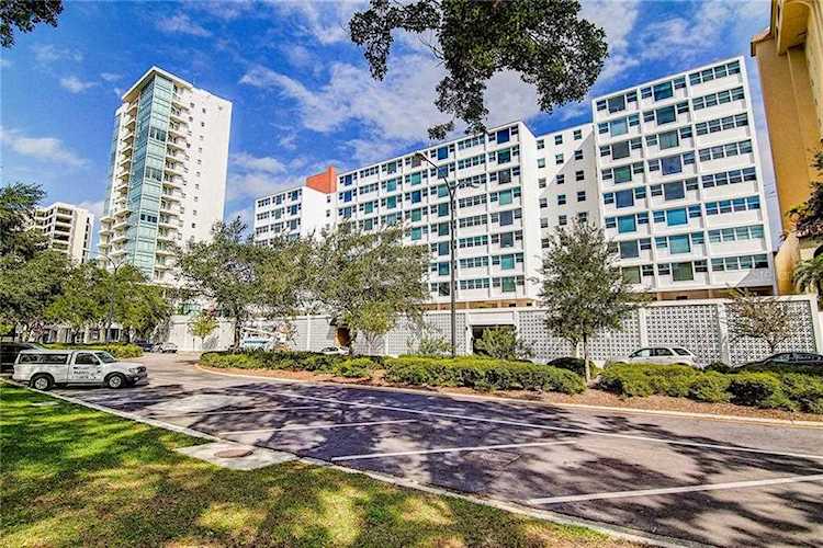 33 S Gulfstream Ave #408 Sarasota, FL 34236