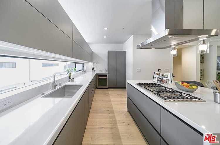 4523 N Via Nova Drive Los Angeles, CA 91403