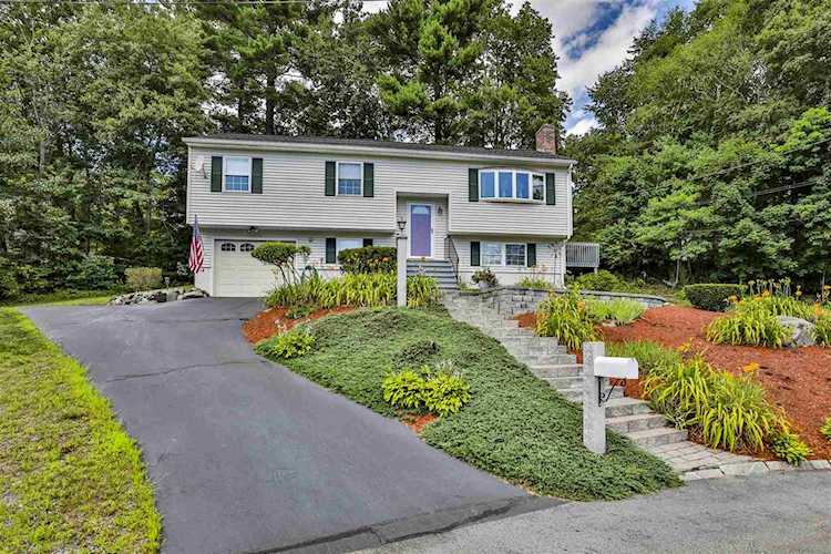 13 Lone Star Dr Nashua, NH 03062