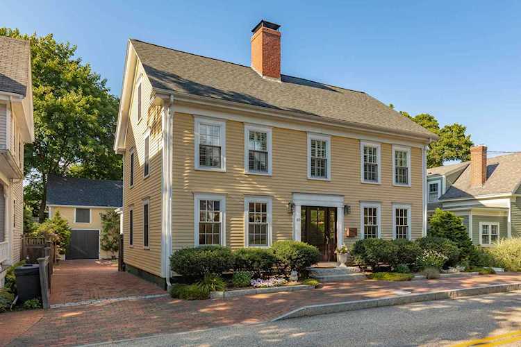 69 New Castle Ave Portsmouth, NH 03801