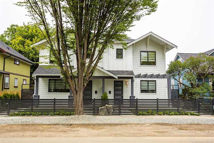 748 Stockwell Avenue Kelowna Bc, BC V1Y6V9