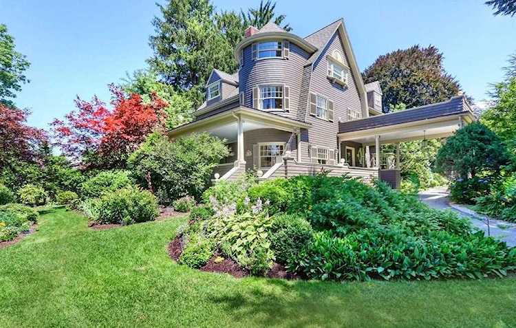 29 Calumet Rd Winchester, MA 01890