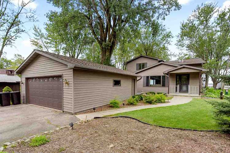7279 Clark Point Rd Winneconne, WI 54986
