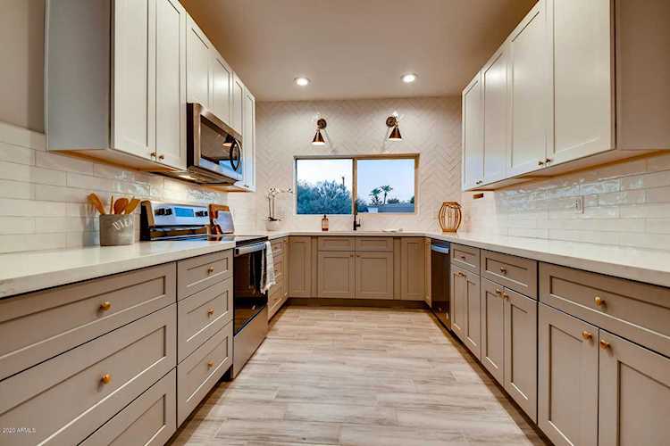 4830 N 74th Place Scottsdale, AZ 85251