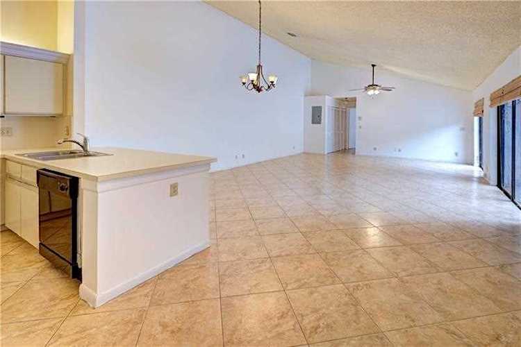 8920 Thumbwood Cir #B Boynton Beach, FL 33436