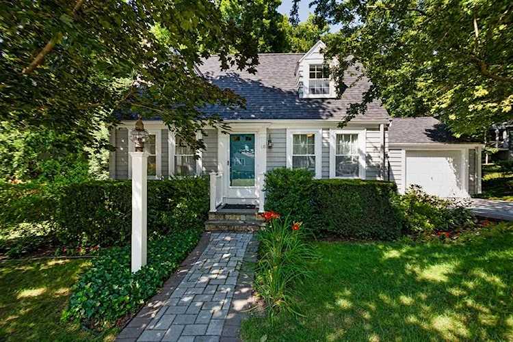 40 Englewood Rd Winchester, MA 01890