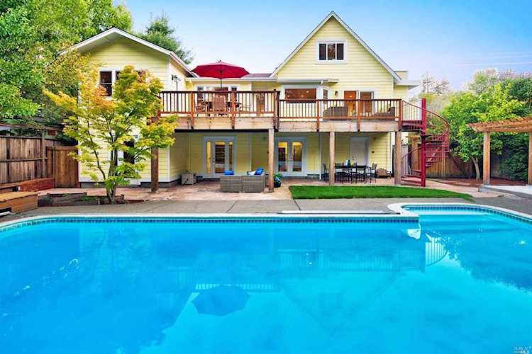 4 Hillside Avenue Kentfield, CA 94904