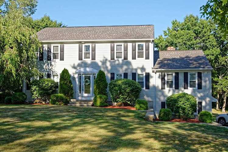 51 Blueberry Hill Webster, MA 01570