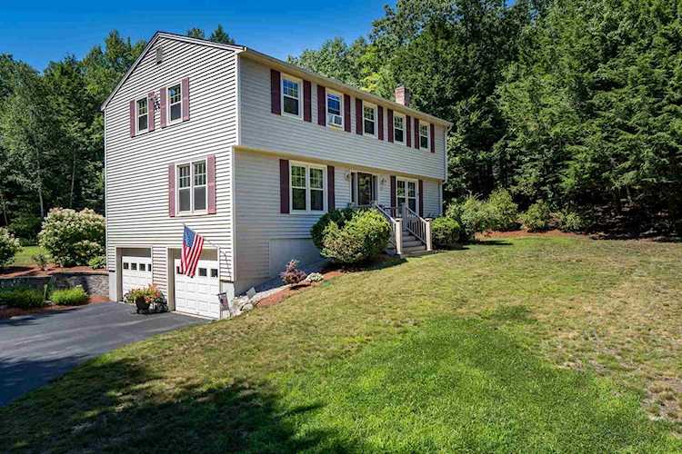 160 Buttonwood Dr Auburn, NH 03032