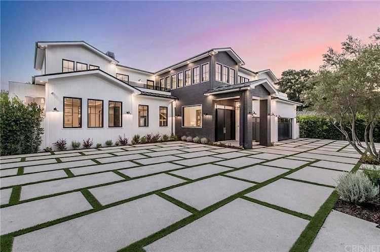 4511 Hayvenhurst Avenue Encino, CA 91436