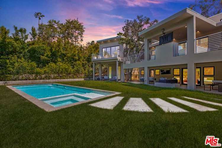 1085 Carolyn Way Beverly Hills, CA 90210