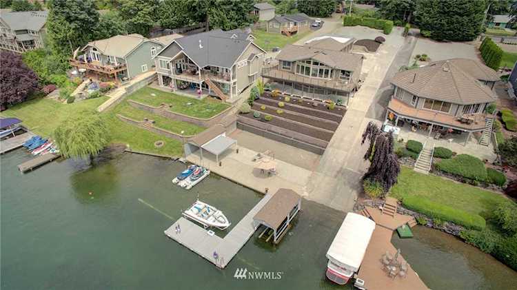 1818 186th Ave E Lake Tapps, WA 98391