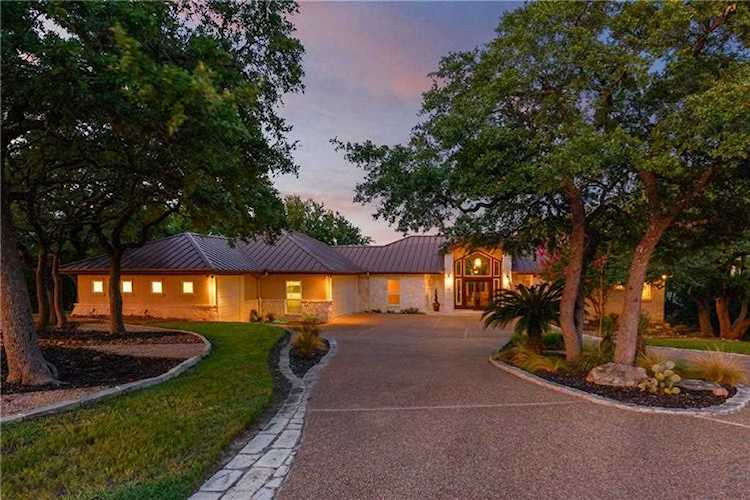 2405 Sailpoint Dr Spicewood, TX 78669